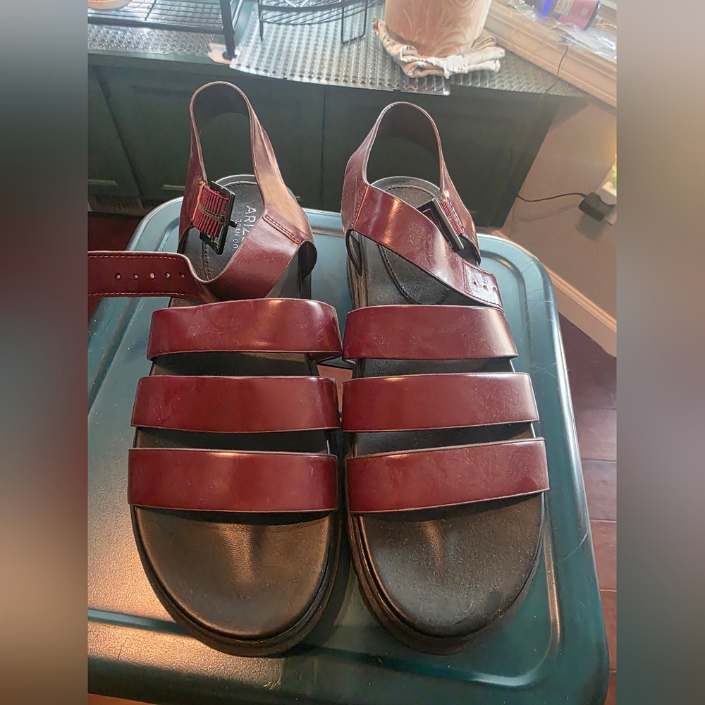 Arizona Jean Company Burgundy Platform Sandals